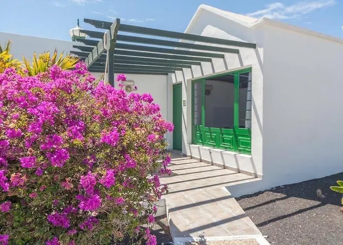 Bandama 14! 2 Bedroom Newly Renovated Bungalow, Los Pocillos, Puerto Del Carmen.